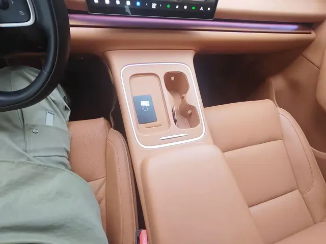 Leapmotor C10 — Фото автомобиля 7