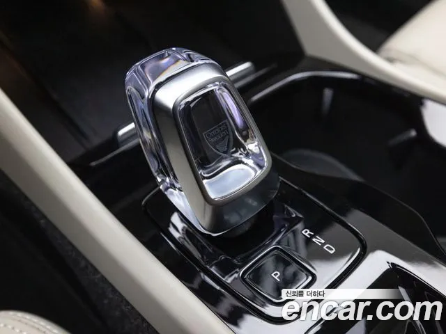 Вольво XC40 B4 Ultimate Bright — Фото автомобиля 15