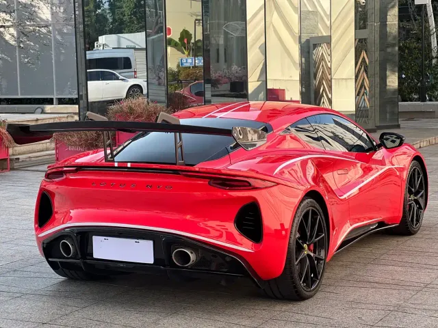 Lotus Emira — Фото автомобиля 6