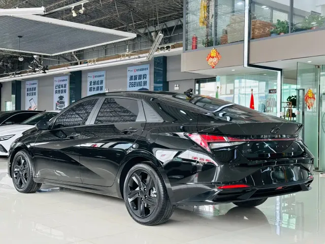 Hyundai Elantra — Фото автомобиля 5
