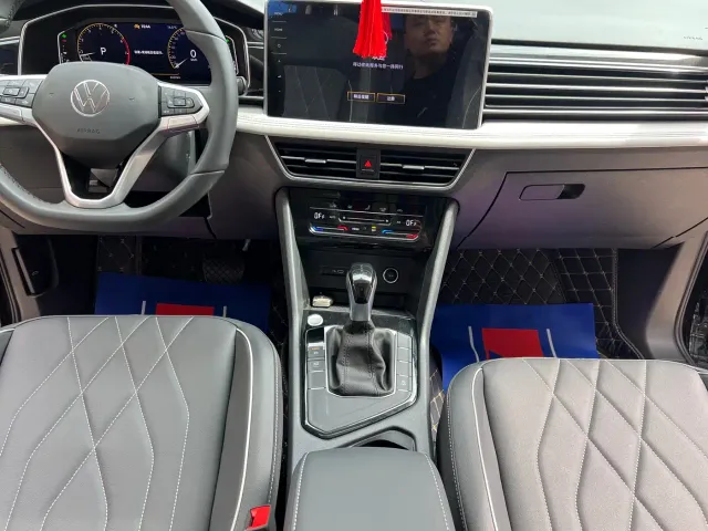 Volkswagen Tiguan L — Фото автомобиля 28