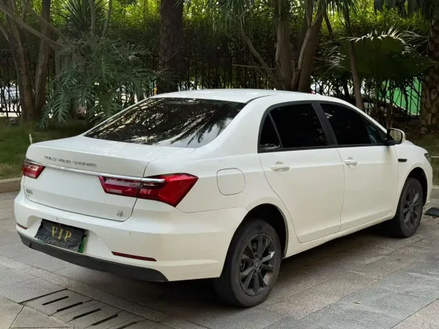BYD Qin — Фото автомобиля 9
