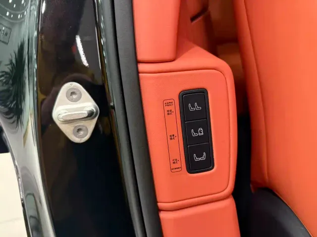 Lynk & Co 900 — Фото автомобиля 13