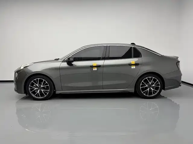 Lynk & Co 03 — Фото автомобиля 3