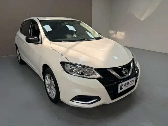 Nissan Tiida — Фото автомобиля 2