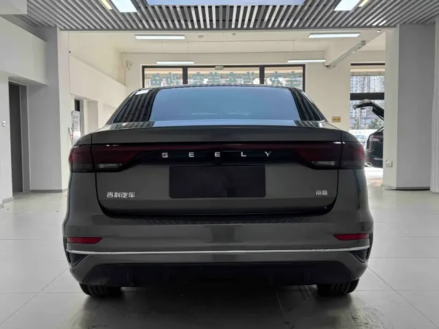 Geely Emgrand — Фото автомобиля 5