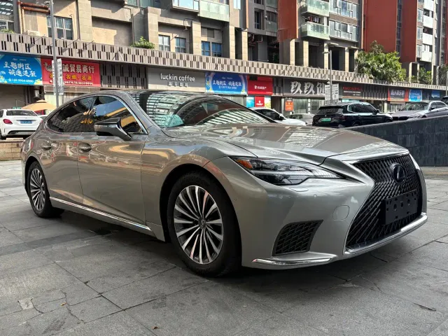 Lexus LS — Фото автомобиля 3