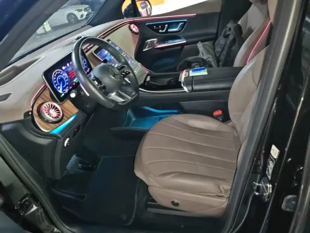 Mercedes-Benz EQE SUV — Фото автомобиля 19
