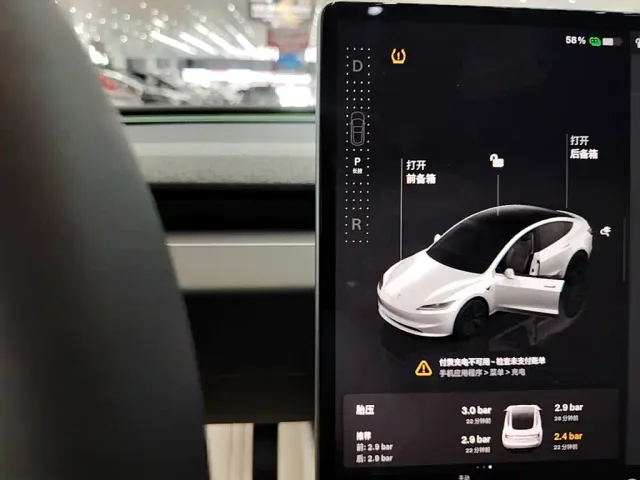Tesla Model 3 — Фото автомобиля 13