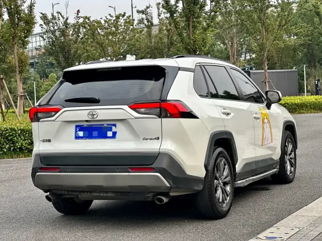 Toyota RAV4 — Фото автомобиля 6