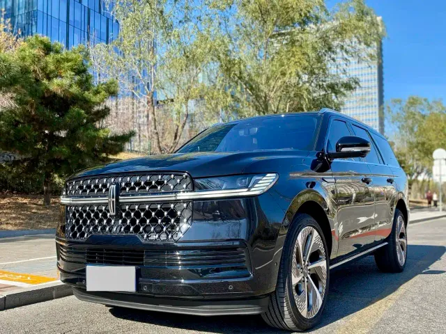 Фотография автомобиля — Lincoln Navigator