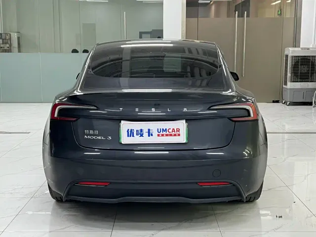 Tesla Model 3 — Фото автомобиля 5