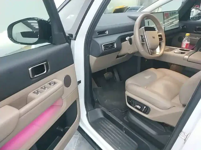 Li Auto MEGA — Фото автомобиля 15