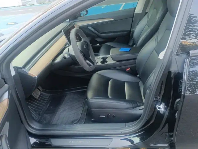 Tesla Model 3 — Фото автомобиля 9
