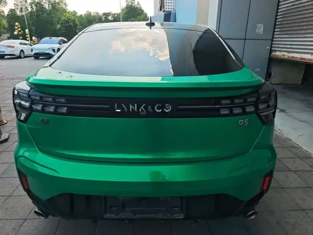 Lynk & Co 05 — Фото автомобиля 5