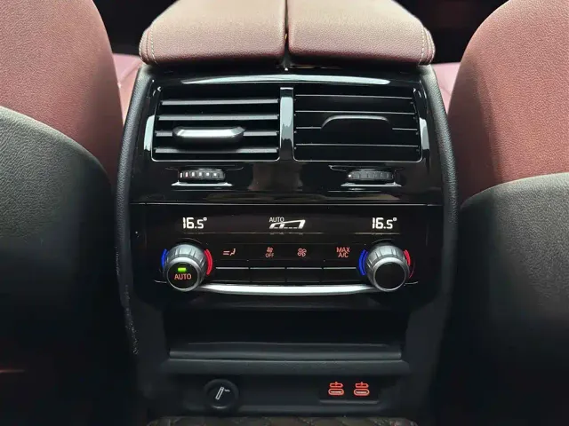 BMW 5 Series — Фото автомобиля 11