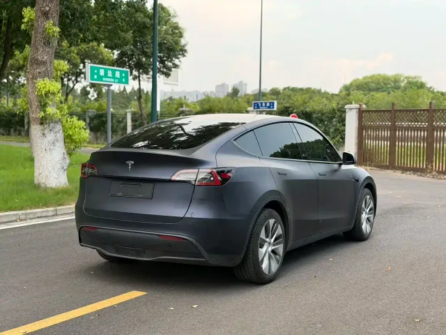 Tesla Model Y — Фото автомобиля 6