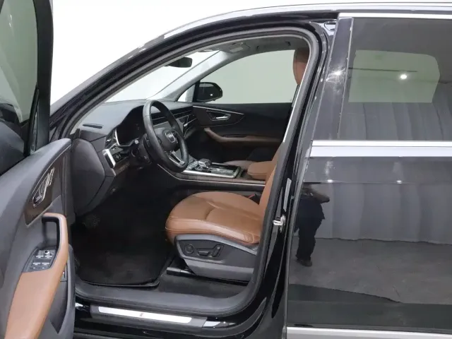 Audi Q7 — Фото автомобиля 10