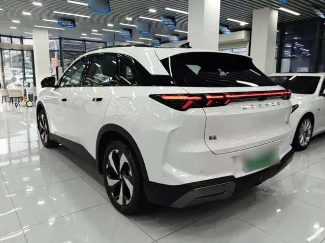 Arcfox Alpha T5 — Фото автомобиля 4