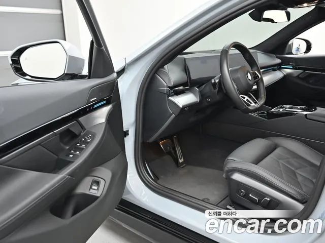 BMW 5-Series — Фото автомобиля 13