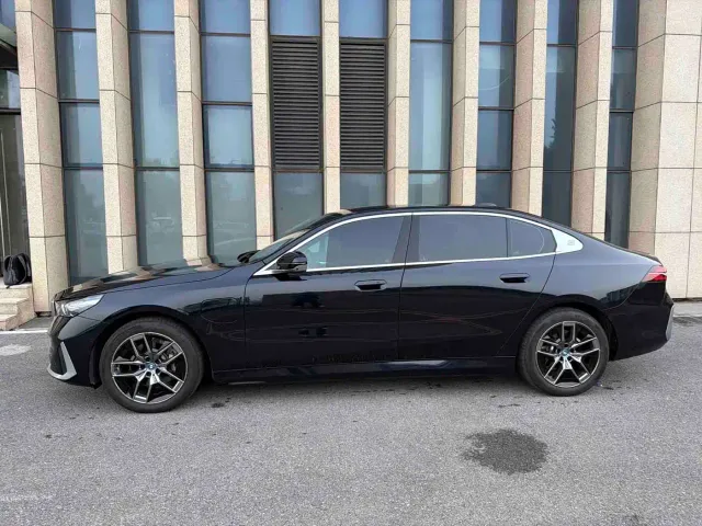 BMW i5 — Фото автомобиля 5