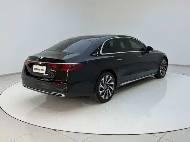 Mercedes-Benz E-Class — Фото автомобиля 14