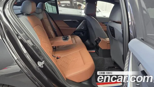 BMW 5 Series G60 — Фото автомобиля 12