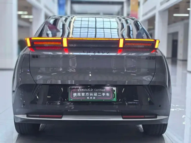 Lynk & Co Z20 — Фото автомобиля 15