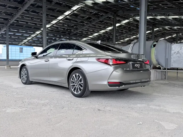 Lexus ES — Фото автомобиля 5