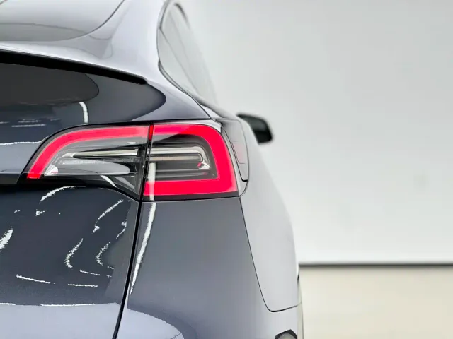 Tesla Model Y — Фото автомобиля 4