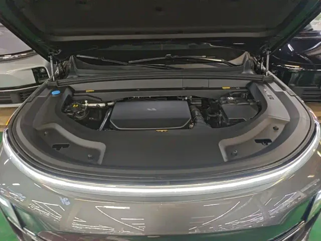 Li Auto L9 — Фото автомобиля 19