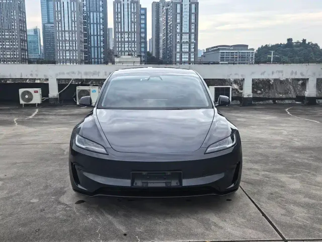 Tesla Model 3 — Фото автомобиля 2
