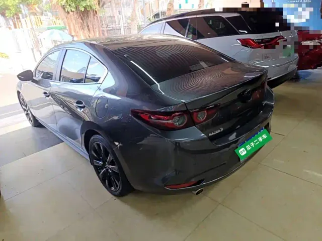 Mazda Axela — Фото автомобиля 4