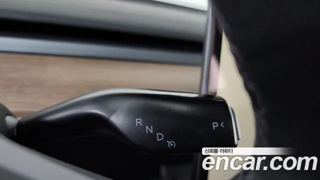 Tesla Model Y — Фото автомобиля 12