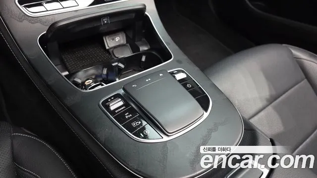 Mercedes-Benz E-Class — Фото автомобиля 29