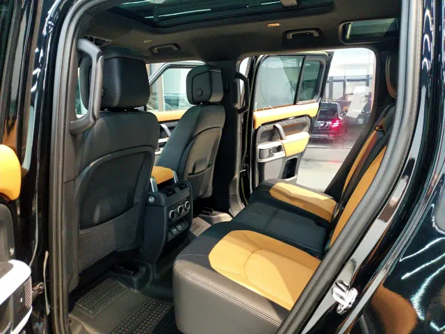 Land Rover Defender — Фото автомобиля 9