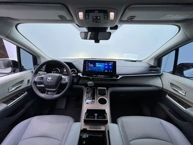 Toyota Granvia — Фото автомобиля 7