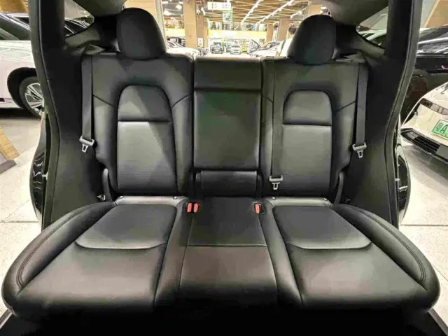 Tesla Model Y — Фото автомобиля 8