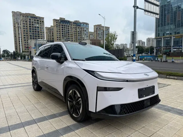 Toyota BoZhi 3X — Фото автомобиля 3