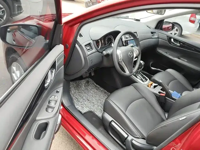 Nissan Tiida — Фото автомобиля 15