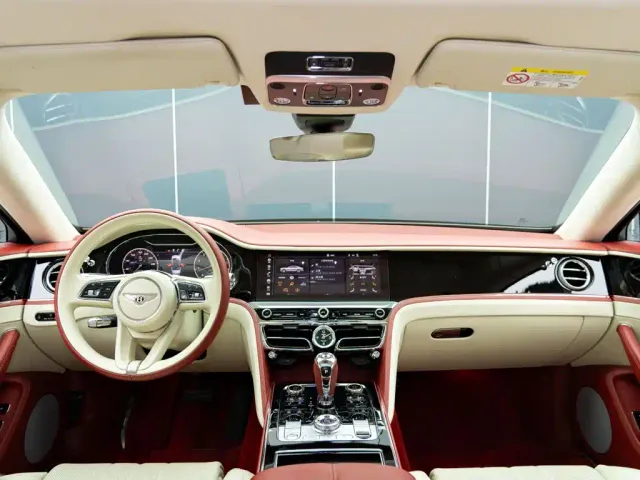 Bentley Flying Spur — Фото автомобиля 15
