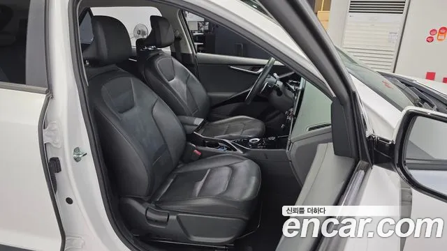 Kia Niro — Фото автомобиля 16