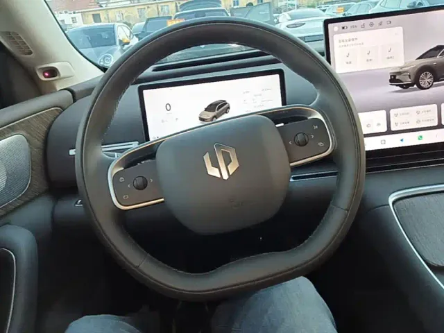 Leapmotor C11 — Фото автомобиля 10