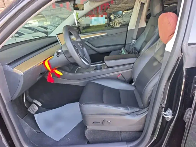 Tesla Model Y — Фото автомобиля 14