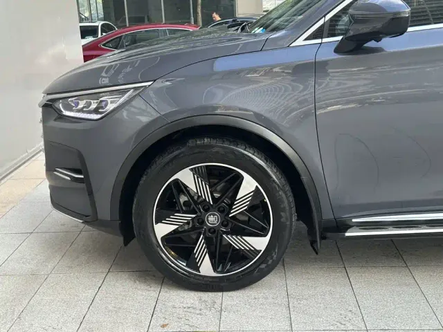 BYD Tang — Фото автомобиля 5