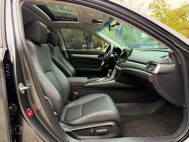 Honda Accord — Фото автомобиля 9