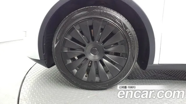 Tesla Model Y — Фото автомобиля 4