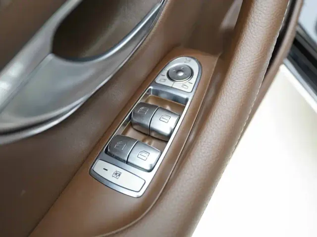 Mercedes-Benz E-Class — Фото автомобиля 10