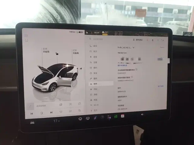 Tesla Model Y — Фото автомобиля 11