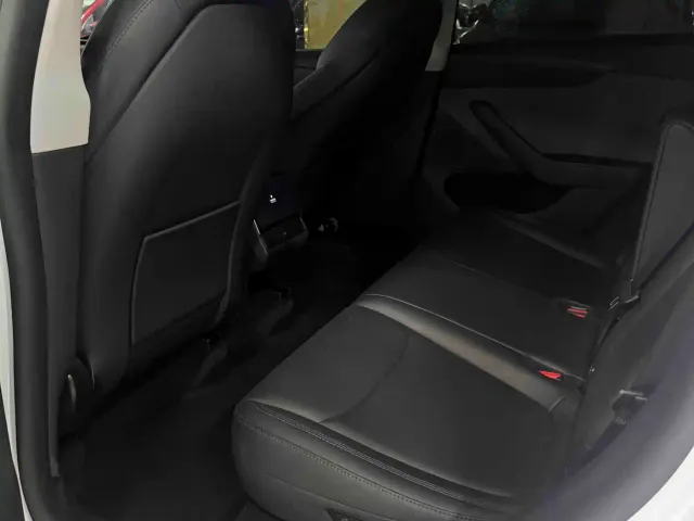 Tesla Model Y — Фото автомобиля 5